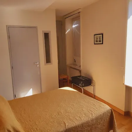 Le Relais De La Tour Hotell 3*