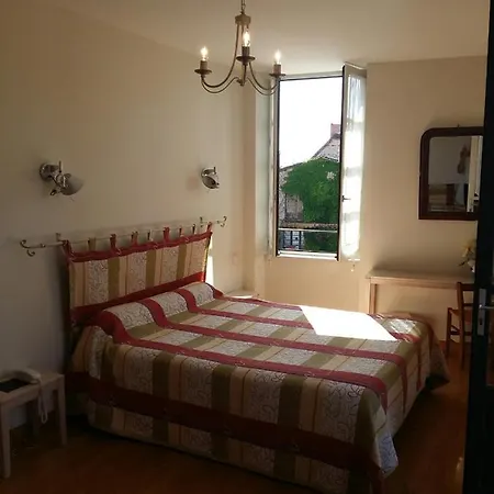 Le Relais De La Tour 3*