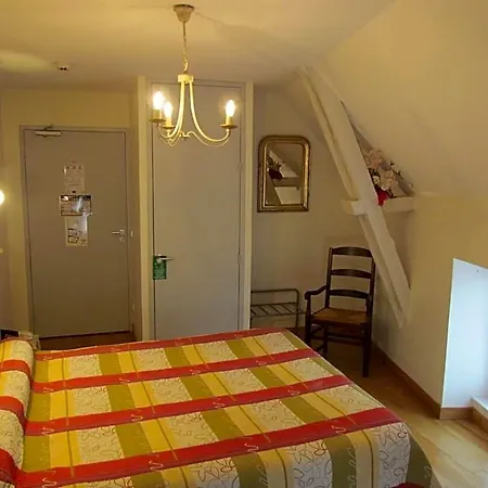 Отель Le Relais De La Tour Capdenac-Gare