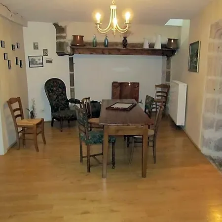 Отель Le Relais De La Tour Capdenac-Gare